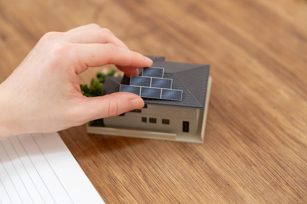 安い太陽光と高い太陽光の違いとは？後悔しないための選び方